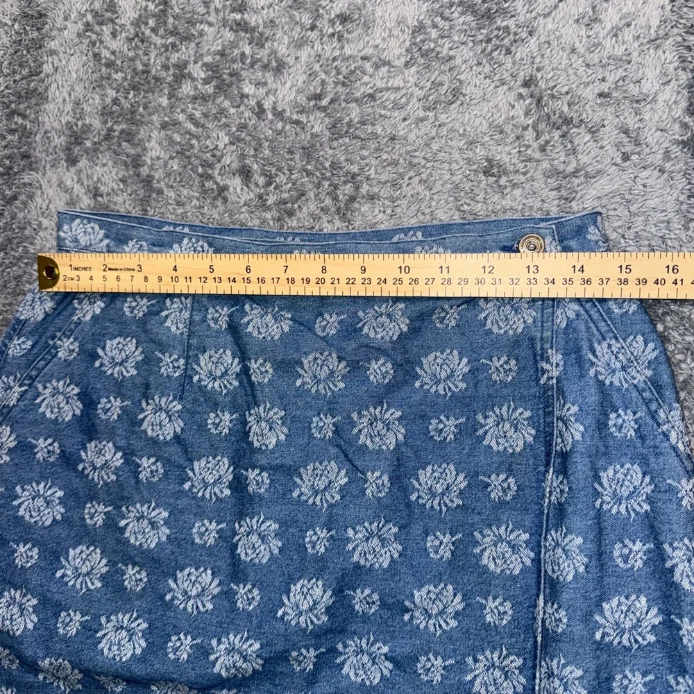 Liz Claiborne Womens Lizwear Wrap Skirt 10 Blue Floral Print Cotton Denim